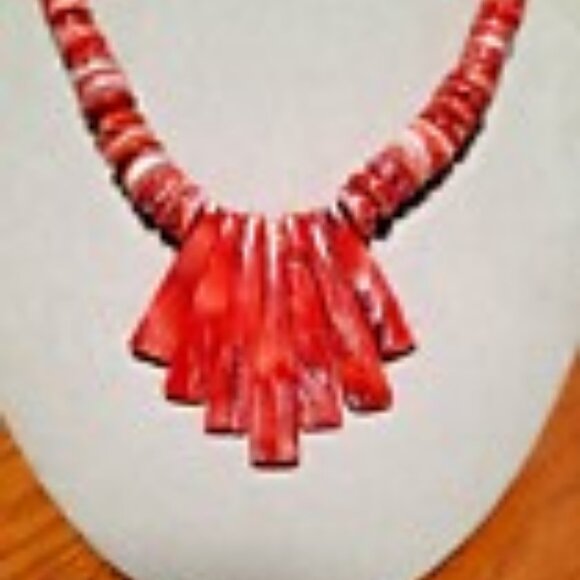Red Spiny Oyster Fan Necklace - Picture 3 of 3